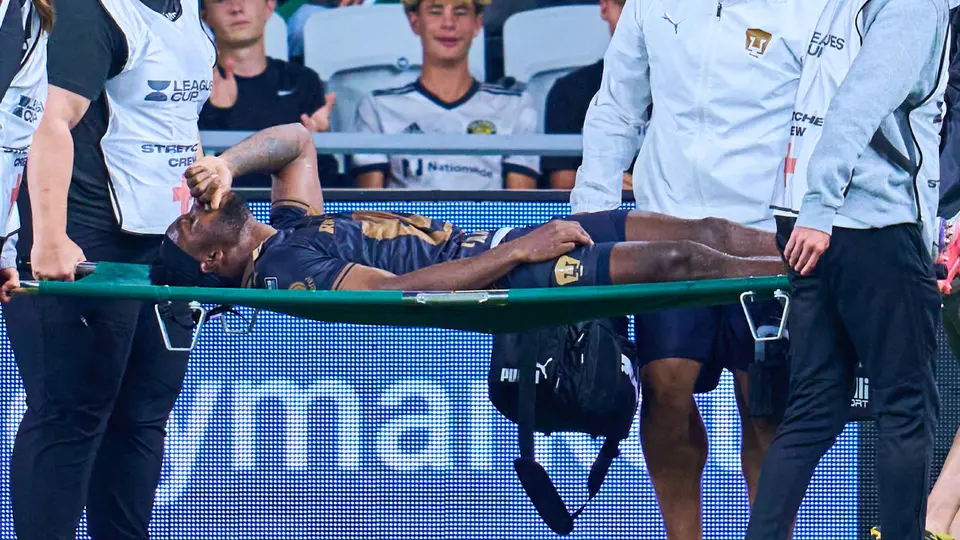 ¡Alarmas encendidas en Pumas! Álvaro Angulo se lesiona y sale del partido ante Columbus