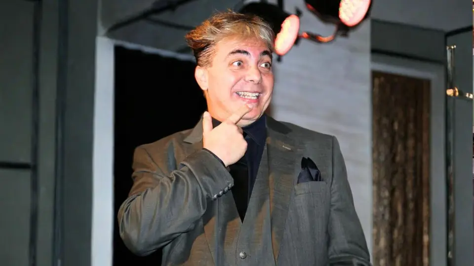 Cristian Castro concluirá este 12 de agosto sus estudios de preparatoria a los 51 años. / RS