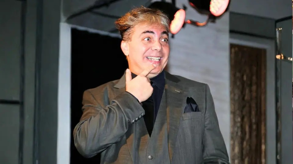 Cristian Castro concluirá este 12 de agosto sus estudios de preparatoria a los 51 años. / RS
