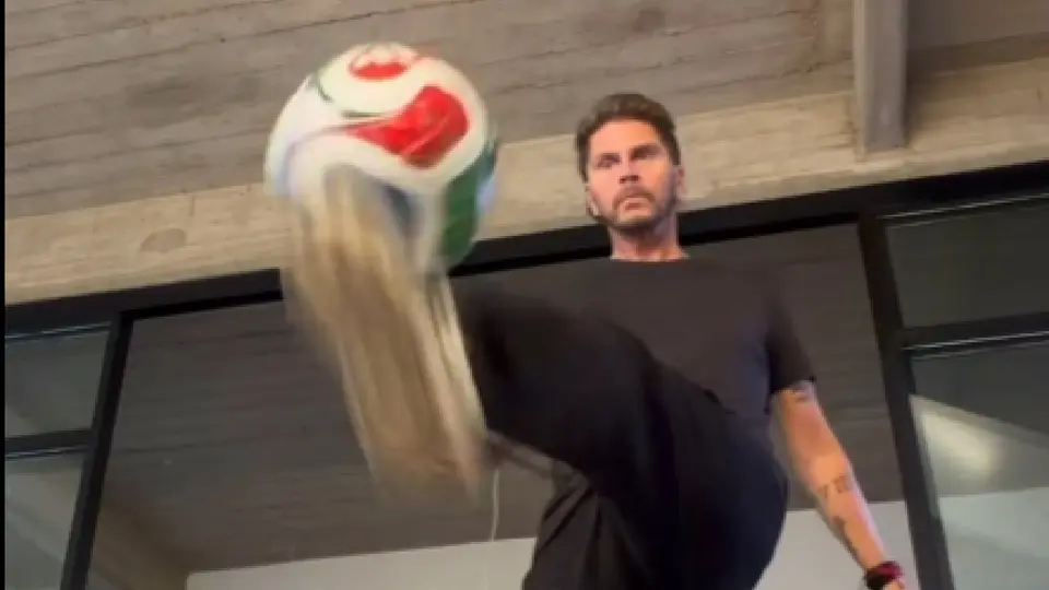 Sebastián “El Pollo” Vignolo dominando el balón | CAPTURA