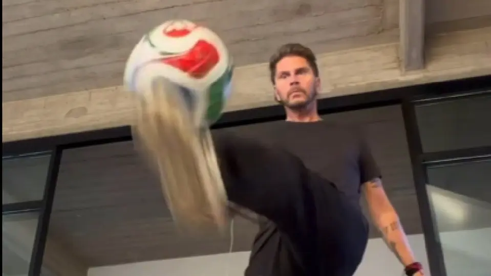 Sebastián “El Pollo” Vignolo dominando el balón | CAPTURA
