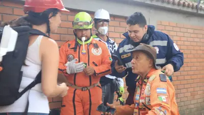 Topos Aztecas llegan a Colombia tras terremoto pese a restricciones a voluntarios extranjeros