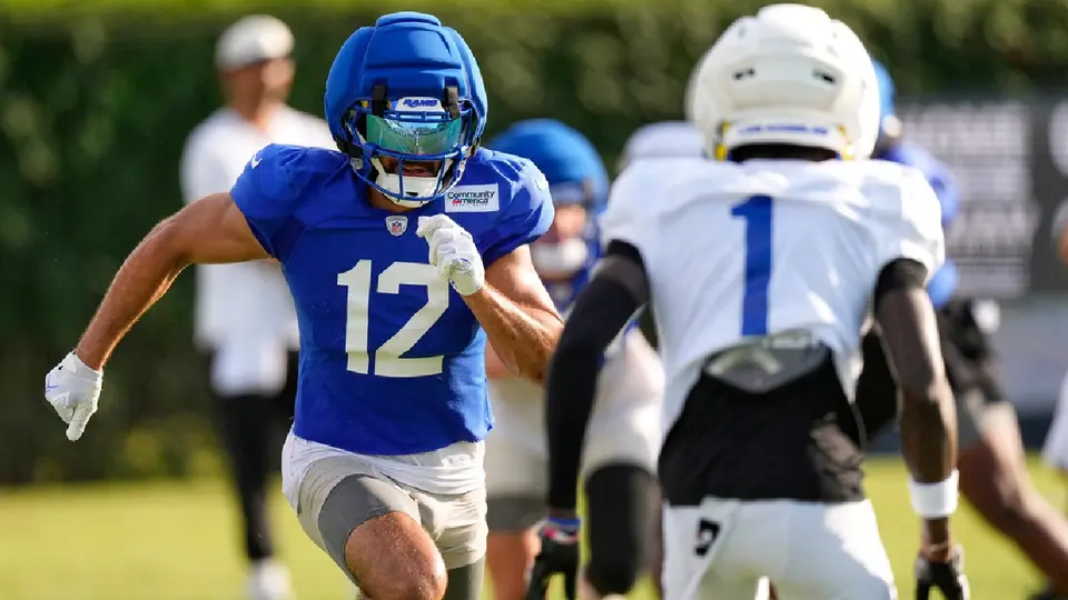 Puka Nacua en el campamento de entrenamiento de los Rams | AP