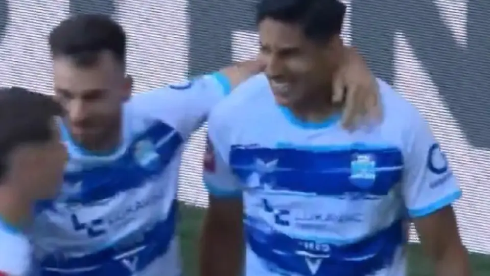 Armando León celebrando con su equipo | CAPTURA DE PANTALLA