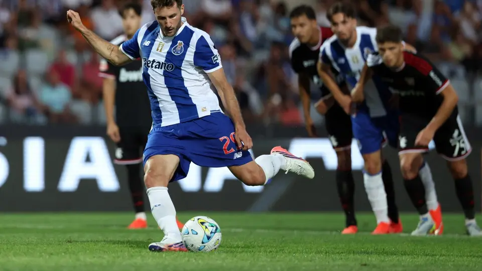 Santi Giménez con el Porto | AFP