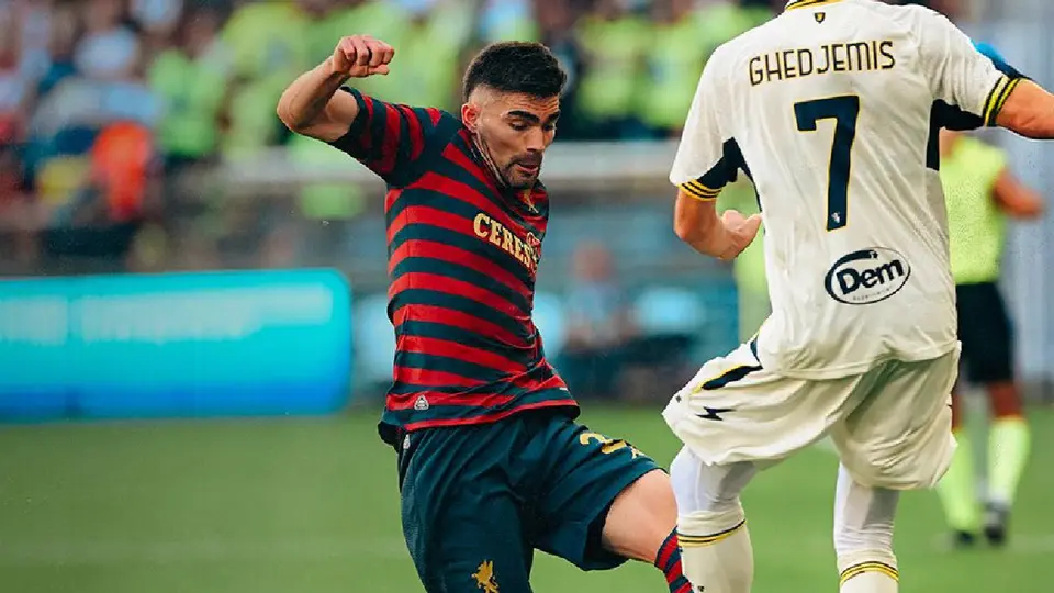 ¡Héroe y villano! Johan Vásquez anota y es expulsado en el Genoa vs Frosinone