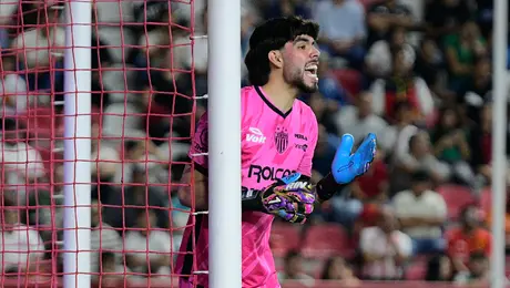 VIDEO: Luis Jiménez, portero de Necaxa, hace gesto obsceno a afición de los Rayos