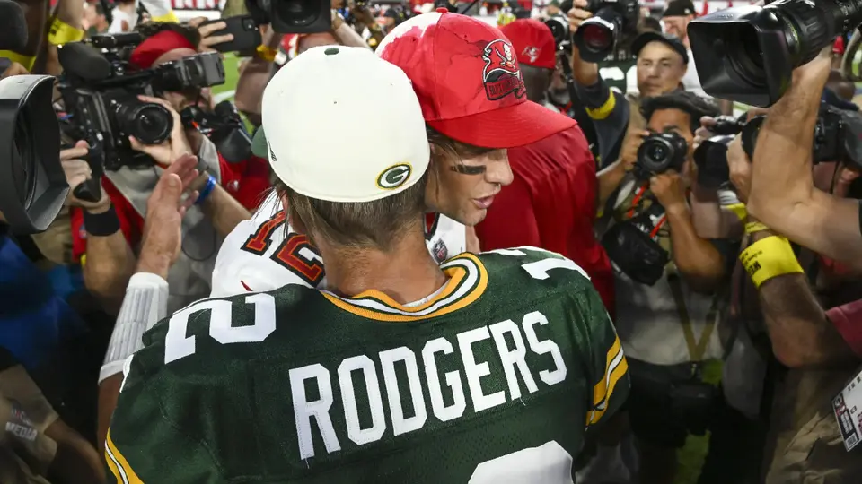 Aaron Rodgers se une a Tom Brady en selecto grupo de la NFL