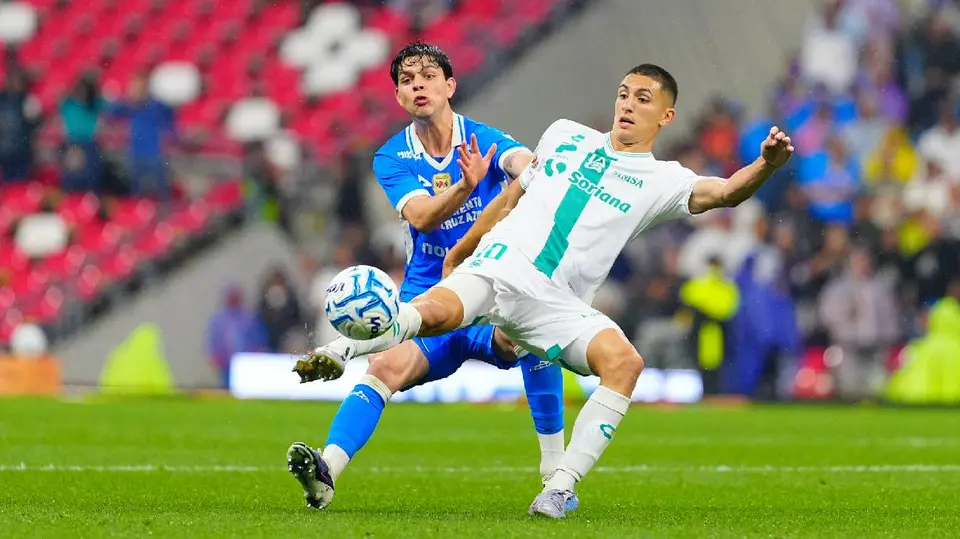 Amaury García con Cruz Azul | IMAGO7