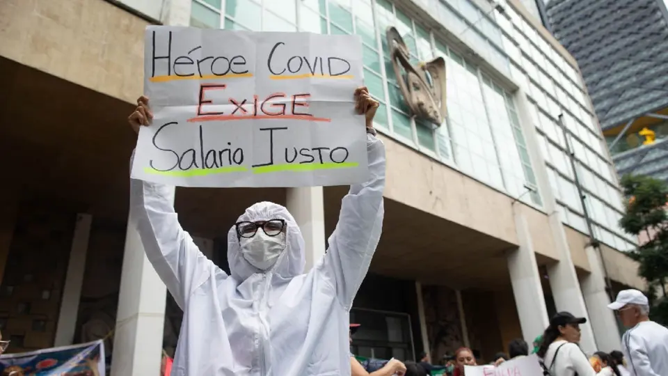Los manifestantes instalaron plantones frente a las oficinas centrales del IMSS, ubicadas en Paseo de la Reforma, en la alcaldía Cuauhtémoc / CUARTOSCURO