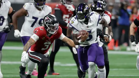 Tyler Huntley comanda heroica remontada en tiempo extra y los Ravens vencen a los Falcons