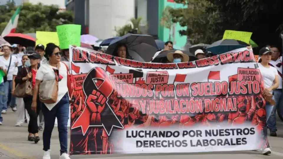 Entre las principales demandas del personal del Seguro Social se encuentran un aumento salarial, mejores condiciones laborales y el abasto de medicamentos e insumos médicos / CUARTOSCURO