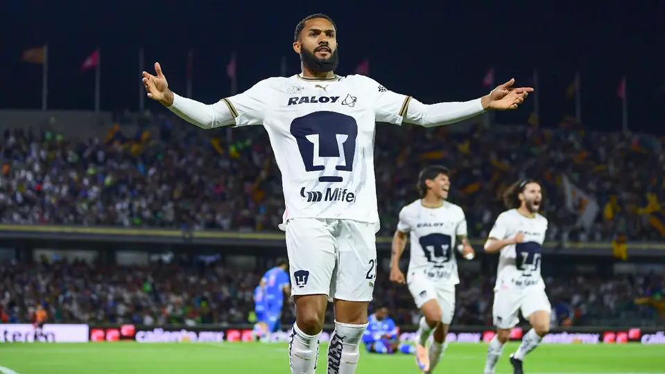 Juninho, jugador de Pumas, en festejo de gol ante Cruz Azul | MEXSPORT