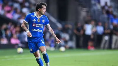 La afición de Pumas no perdona: Alan Mozo entra con Cruz Azul y es recibido entre abucheos en CU