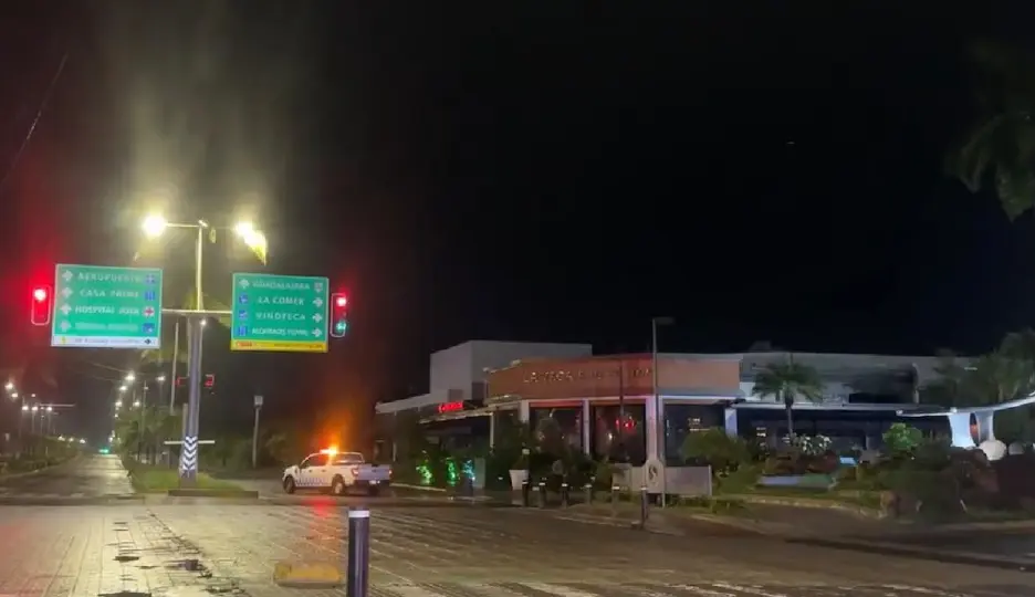 Las fachadas del Malecón lucen protegidas con láminas de madera previo al impacto del huracán / Captura de pantalla