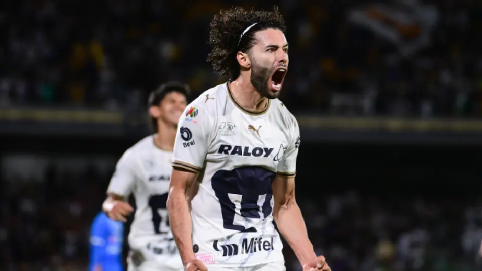 César 'Chino' Huerta, jugador de Pumas, en festejo de gol ante Cruz Azul | IMAGO7