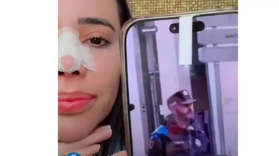 Sandra Cuevas confesó su admiración por los policías europeos durante una transmisión en vivo de TikTok./ Captura de pantalla