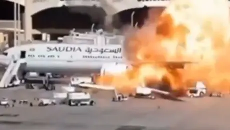 Ataque en aeropuerto de Riad deja 12 muertos y 309 heridos; culpan a rebeldes hutíes