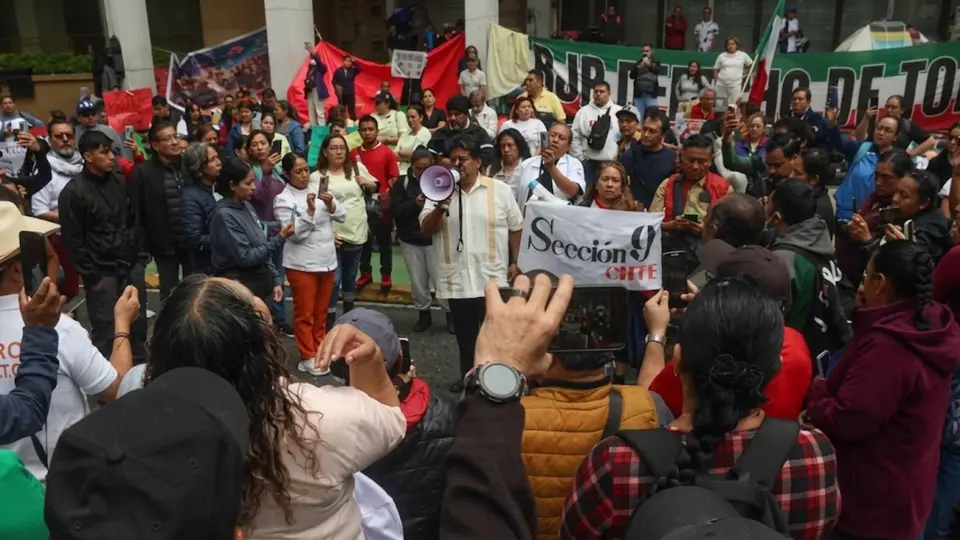 Empleados activos y jubilados del IMSS convocaron a una marcha nacional para el 14 de octubre, con el objetivo de visibilizar sus inconformidades / Redes Sociales