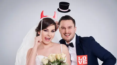 Para una boda, las mujeres son las más puestas antes de los 25 años / FREEPIK