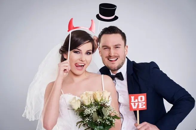 Para una boda, las mujeres son las más puestas antes de los 25 años / FREEPIK