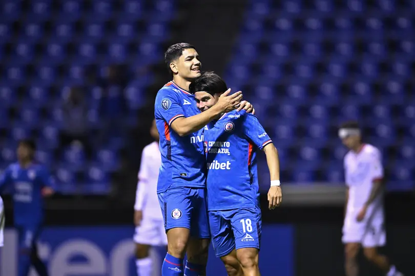 Toro Fernández felicita a Luka Romero por su gol ante Vancouver FC | MEXSPORT