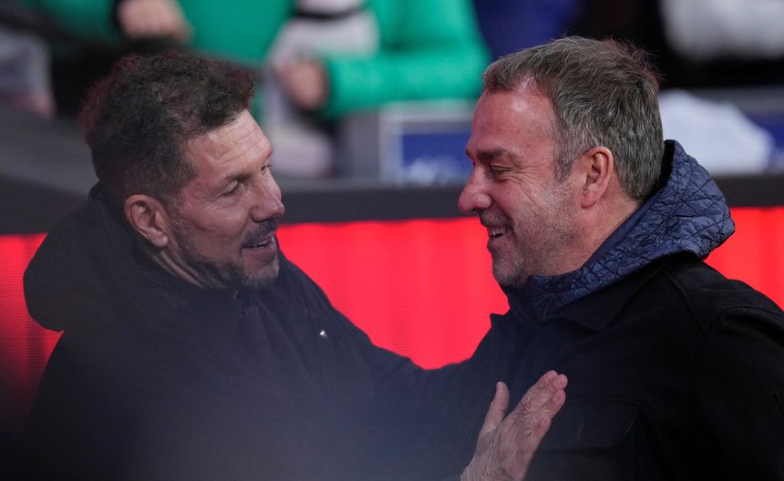 Diego Simeone saluda a Hansi Flick previo al partido de Atlético de Madrid contra Barcelona | AP