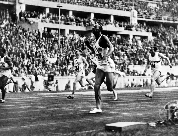 Jesse Owens ganó 4 medallas de oro en los Juegos Olímpicos de 1936 / AFP