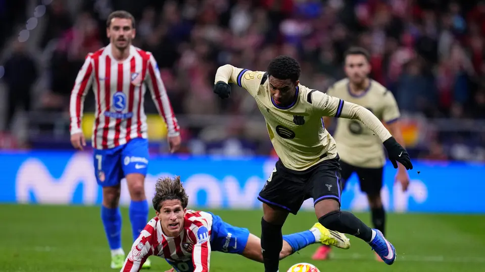 Alejandro Balde y Giuliano Simeone en la Semifinal de la Copa del Rey en el Metropolitano | AP