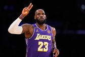 LeBron James, el jugador de más edad con un triple-doble en la historia de la NBA