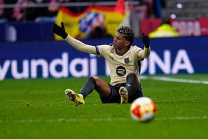 Lamine Yamal se enoja por salir de cambio y Hansi Flick le lanza una 'advertencia'