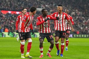 ¡Los Gatos Negros! Sunderland lanza colección de ropa inspirada en México