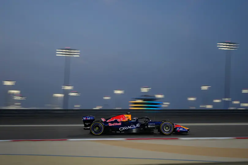 Verstappen durante la sesión del segundo día de pretemporada en Bahréin | AP