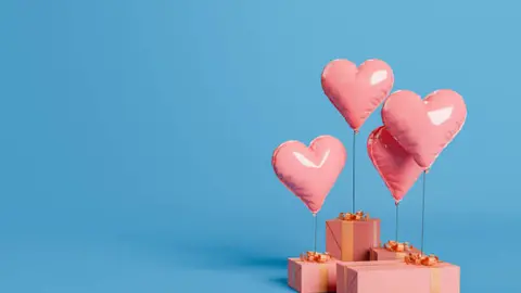 Comparar precios y evitar compras impulsivas puede prevenir deudas tras los festejos del Día del Amor y la Amistad. / iStock