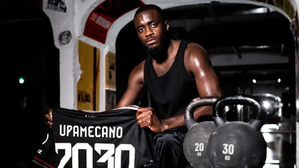 Upamecano 2030: El defensor francés renovó con el Bayern Múnich