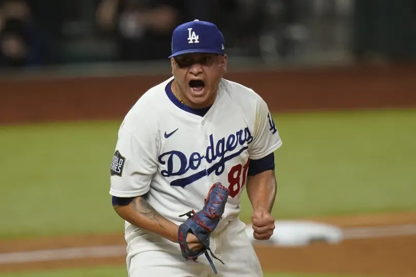 Víctor González con los Dodgers I AP