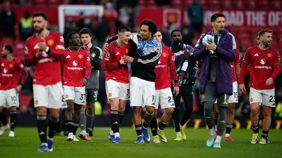 Jugadores del United, escandalizados con su propio dueño por comentarios antimigrantes