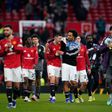 Jugadores del Manchester United reunidos tras un partido de Premier League | AP