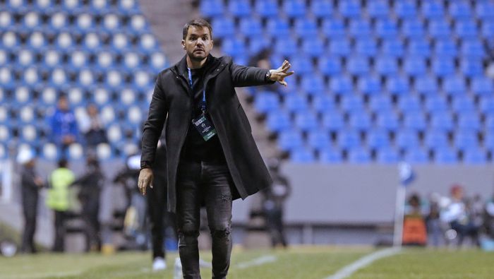 Nicolás Larcamón durante el partido ante Vancouver FC en la Copa de Campeones Concacaf | IMAGO 7