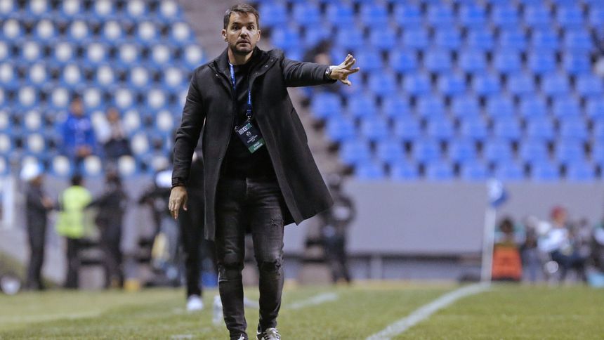 Nicolás Larcamón durante el partido ante Vancouver FC en la Copa de Campeones Concacaf | IMAGO 7