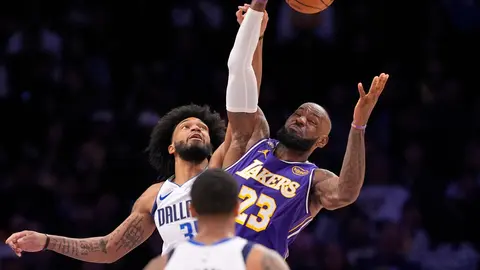 LeBron se llevó la ovación del público en el recinto | AP
