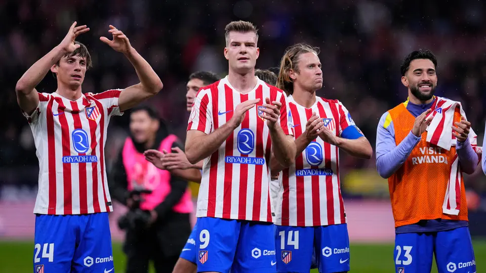 Jugadores de Atlético de Madrid celebran tras goleada contra Barcelona | AP