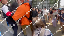 VIDEO: Padre de familia amenaza a maestro que intentó separar pelea de alumnas frente a secundaria en CDMX