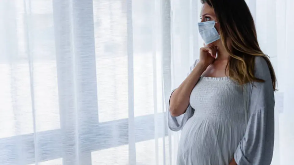 Las mujeres embarazadas no pueden vacunarse contra el sarampión por contener virus vivos atenuados. / iStock