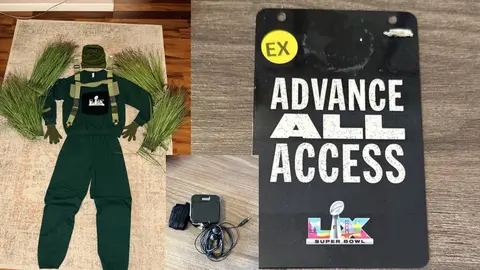 Además del disfraz, se incluyen diferentes objetos que se les entregó a cada uno de los extras/eBay