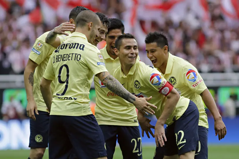 Paul Aguilar marcando gol a Chivas en 2015 I IMAGO7