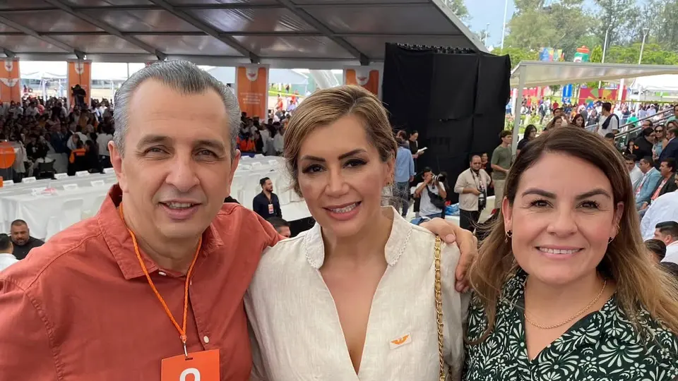 El Ex diputado federal y local de Jalisco, Higinio Del Toro compartió una fotografía junto a la regidora Blanca Estela en su cuenta de X /
X: @higiniodeltoro