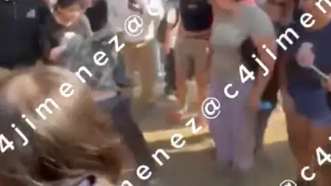 Estudiantes se involucraron en una pelea a golpes frente a secundaria de CDMX. / @c4jimenez