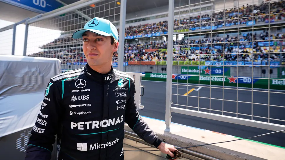 ¿Otra victoria para Mercedes? George Russell dominó las Prácticas Libres en China; Checo Pérez fue último