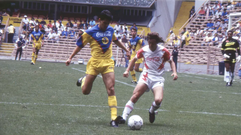 Álex Aguinaga, leyenda del Necaxa, con El Equipo de la Década | MEXSPORT